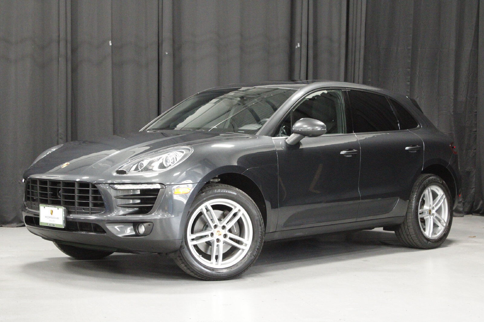 2018 PORSCHE Macan