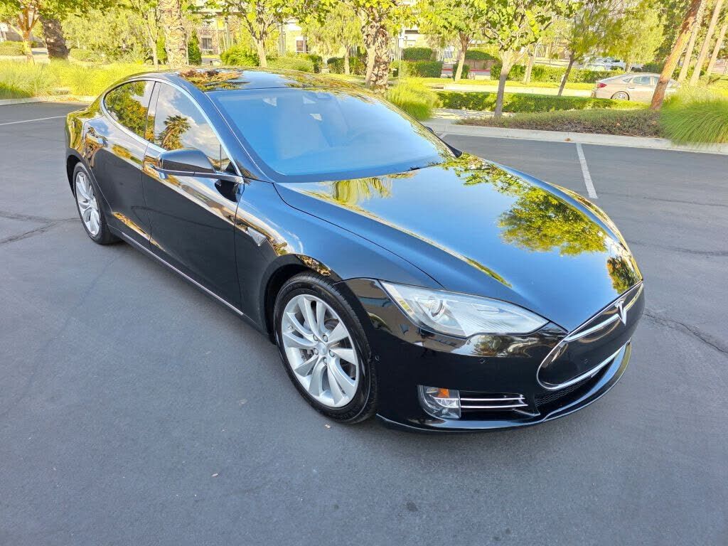 2015 TESLA Model S