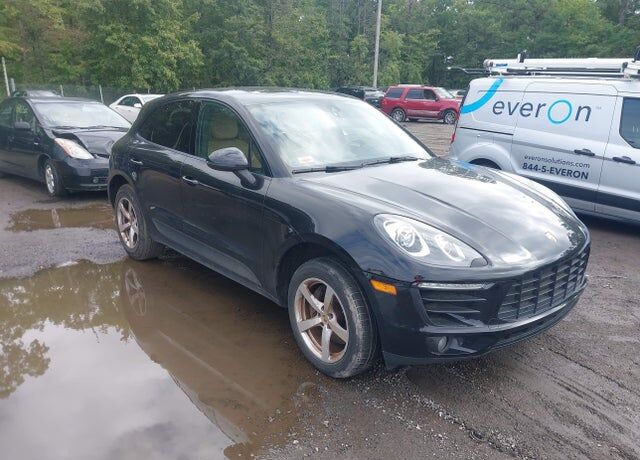 2017 PORSCHE Macan