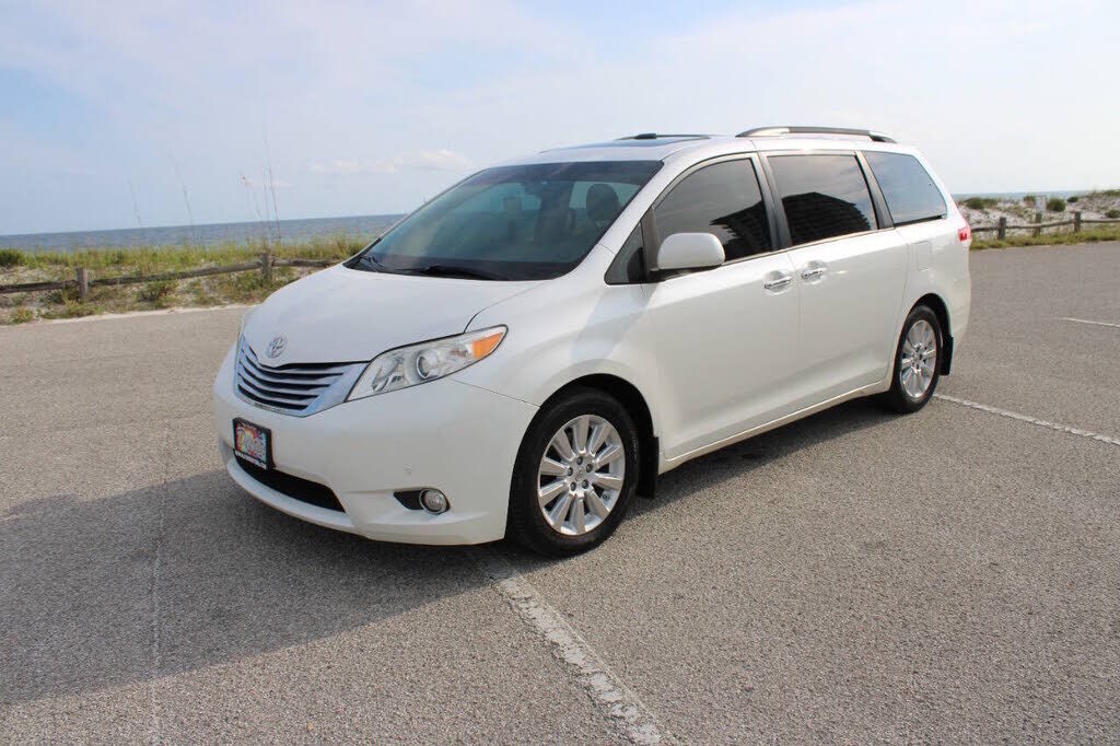 2012 TOYOTA Sienna