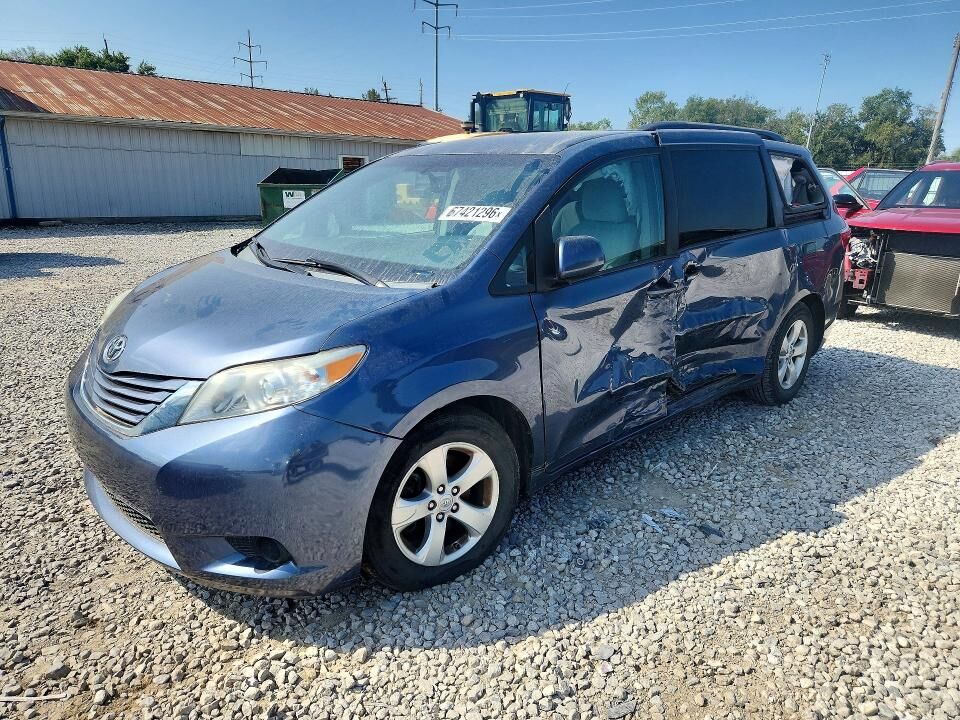 2016 TOYOTA Sienna