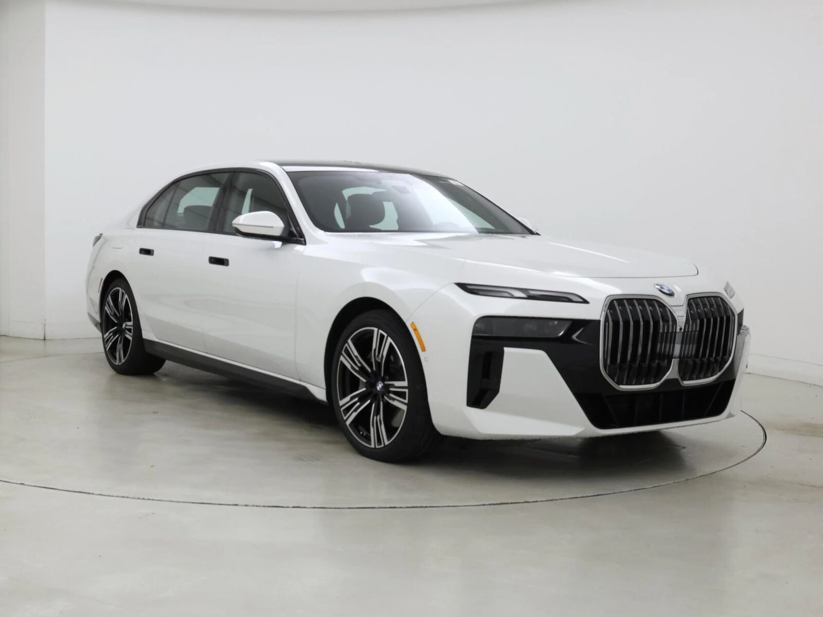2025 BMW 760i