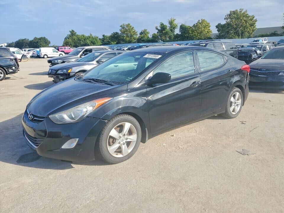 2013 HYUNDAI Elantra