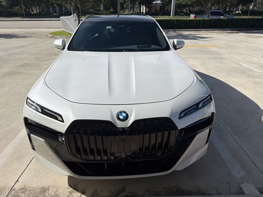 2023 BMW 740i