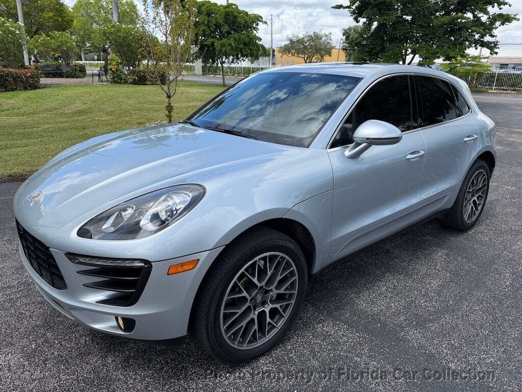 2017 PORSCHE Macan