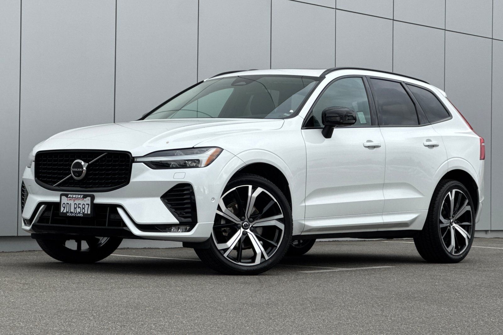 2023 VOLVO XC60