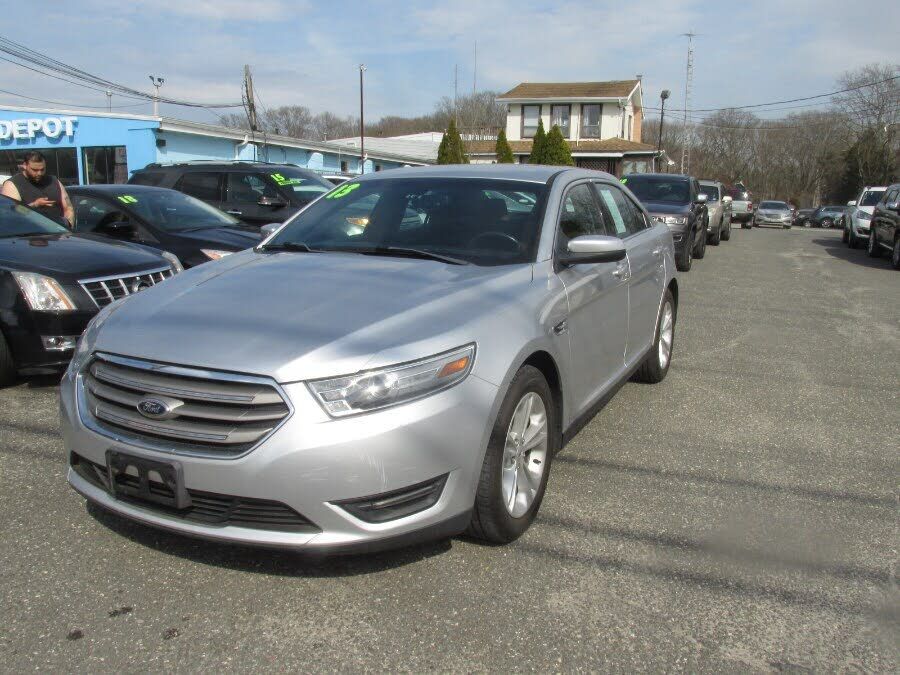 2013 FORD Taurus