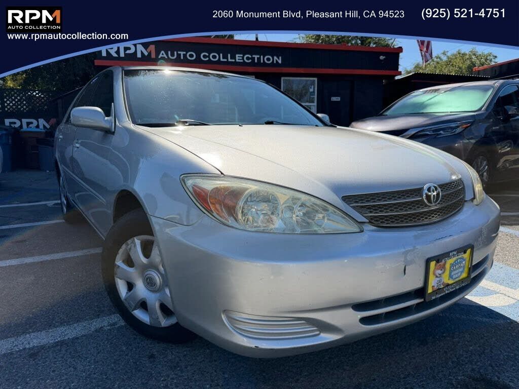 2004 TOYOTA Camry