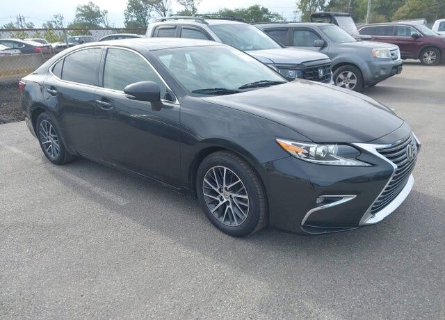 2016 LEXUS ES