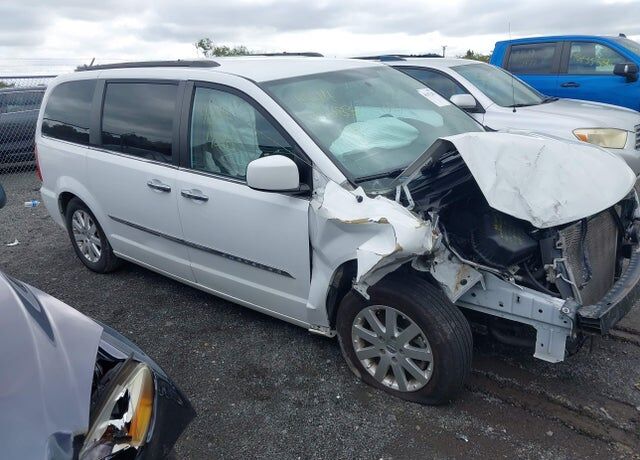2016 CHRYSLER Town and Country