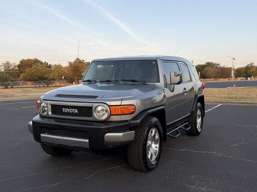 2010 TOYOTA FJ Cruiser