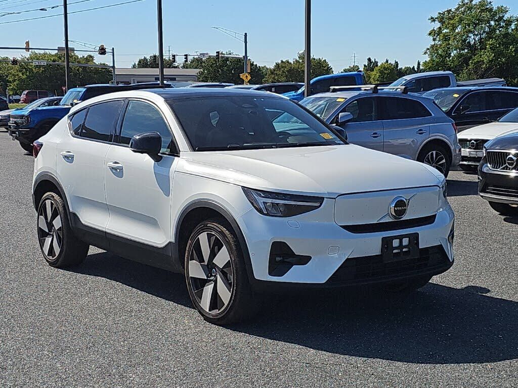 2023 VOLVO C40