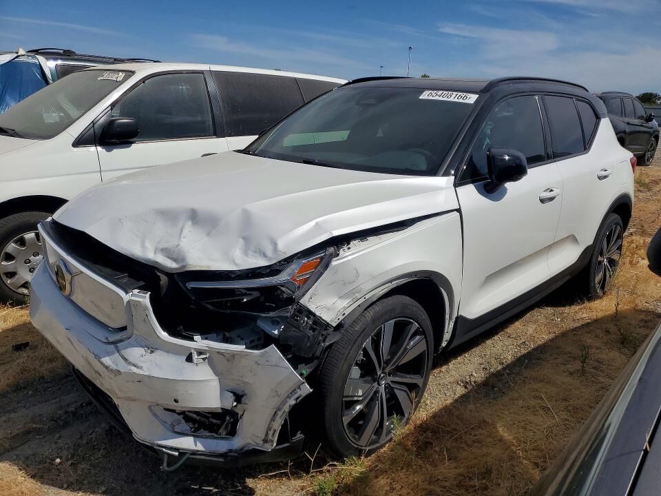 2021 VOLVO XC40
