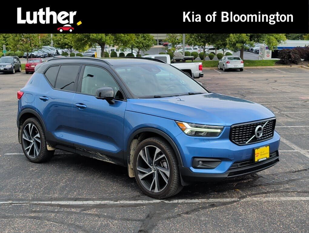2020 VOLVO XC40