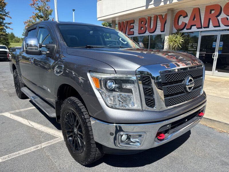 2017 NISSAN Titan