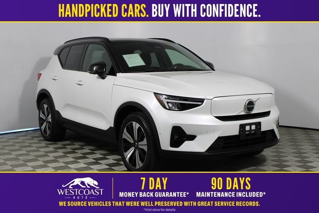 2023 VOLVO XC40