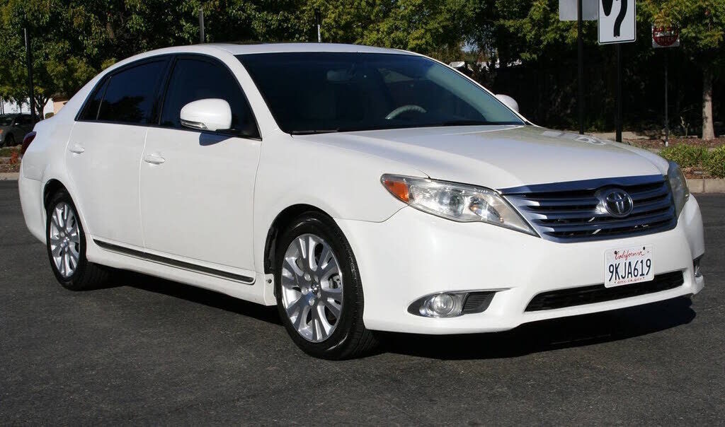 2011 TOYOTA Avalon
