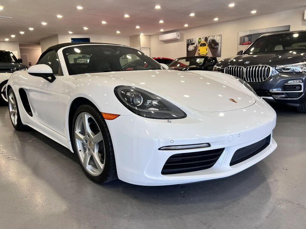 2018 PORSCHE 718