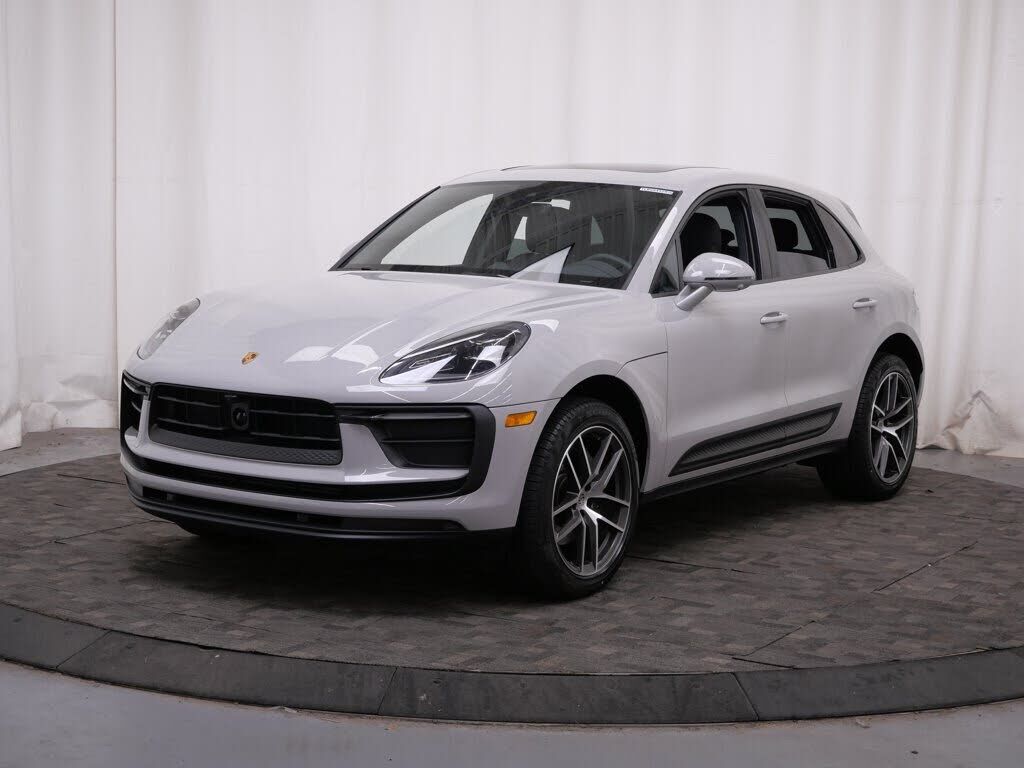 2026 PORSCHE Macan