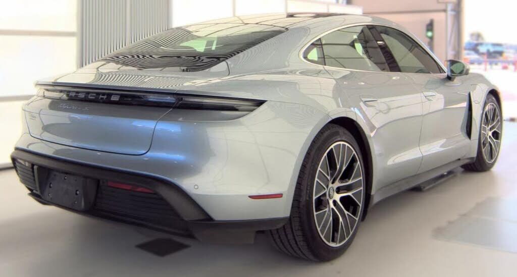 2021 PORSCHE Taycan