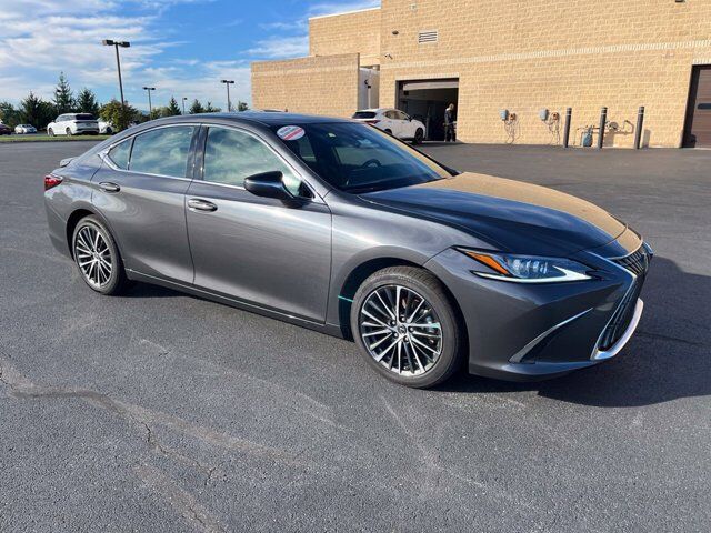 2025 LEXUS ES