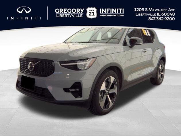 2026 VOLVO XC40