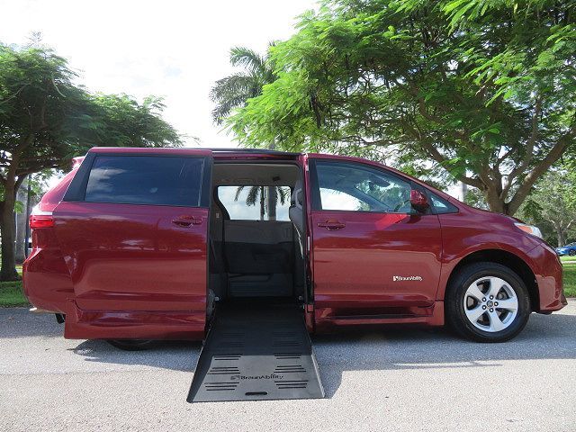 2020 TOYOTA Sienna
