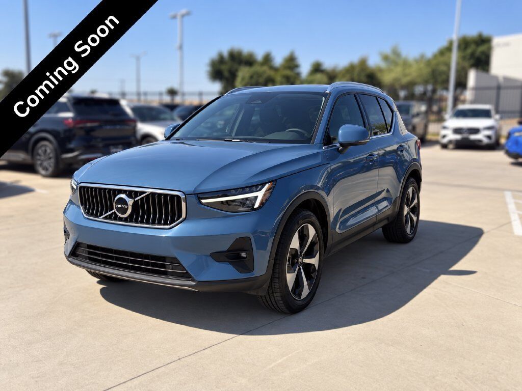 2024 VOLVO XC40
