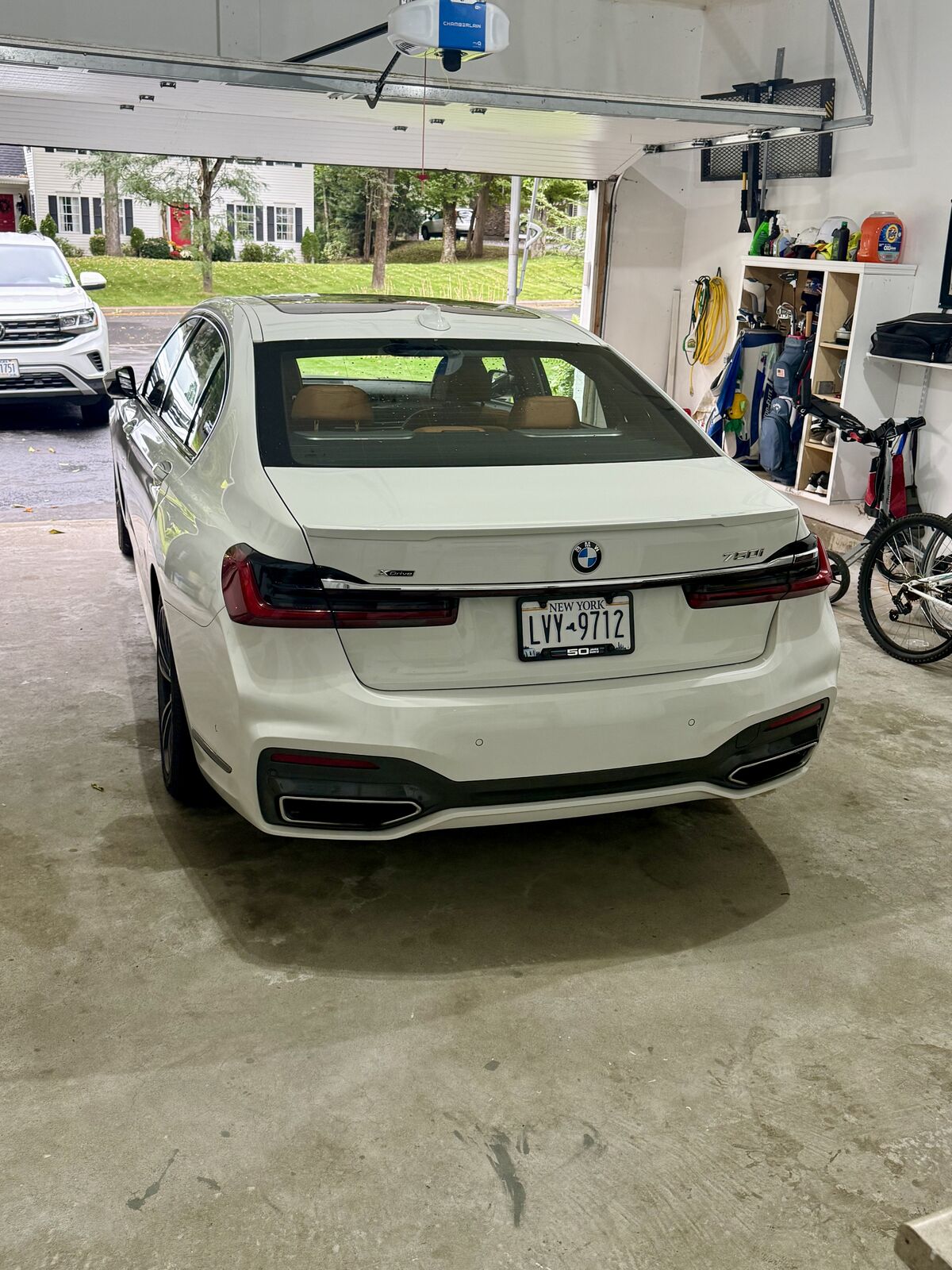 2022 BMW 750i