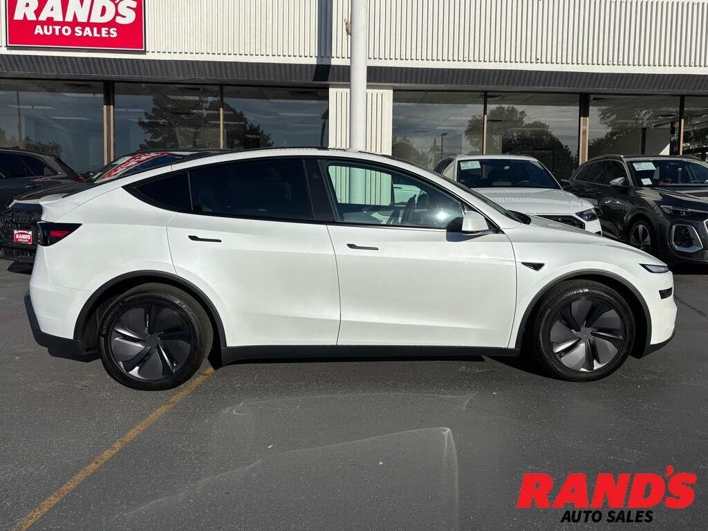 2026 TESLA Model Y