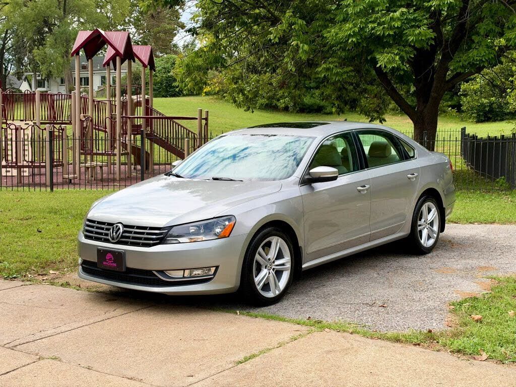 2013 VOLKSWAGEN Passat