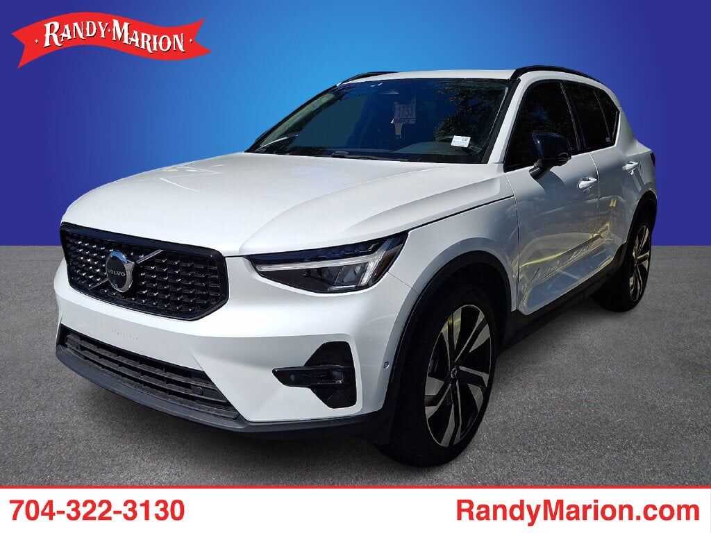 2024 VOLVO XC40
