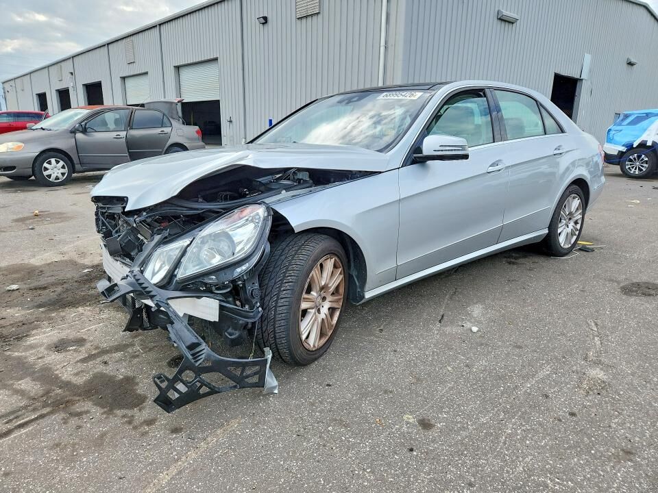2013 MERCEDES-BENZ E-Class