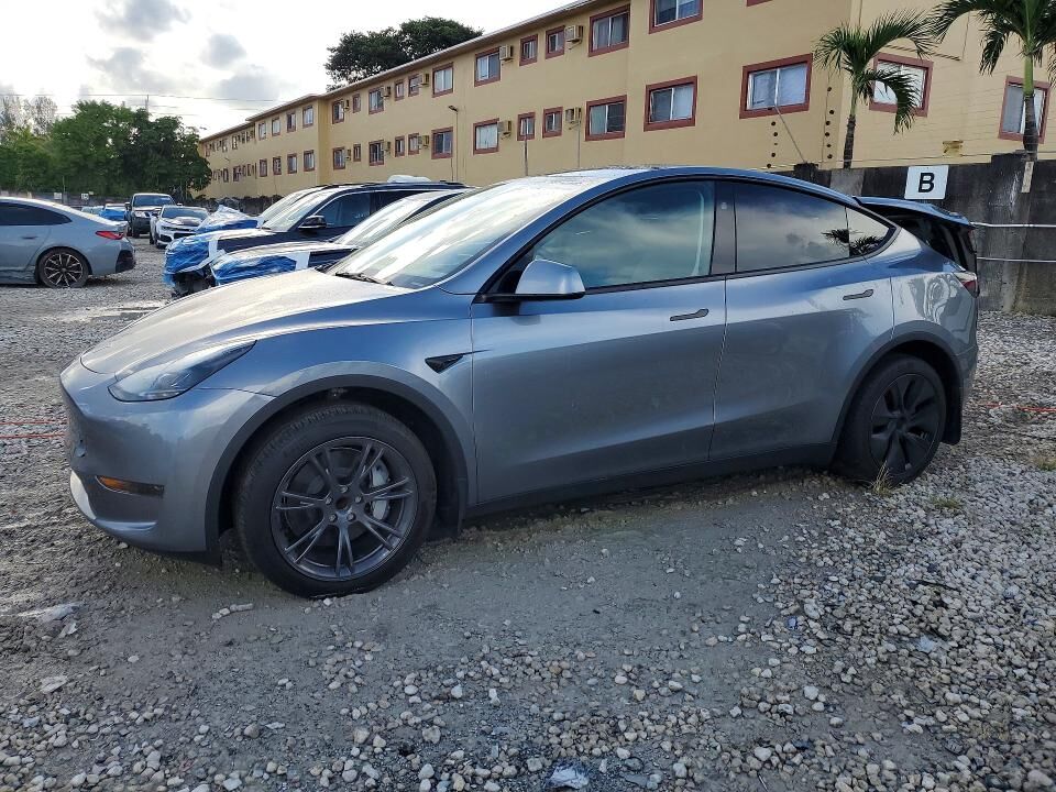 2025 TESLA Model Y