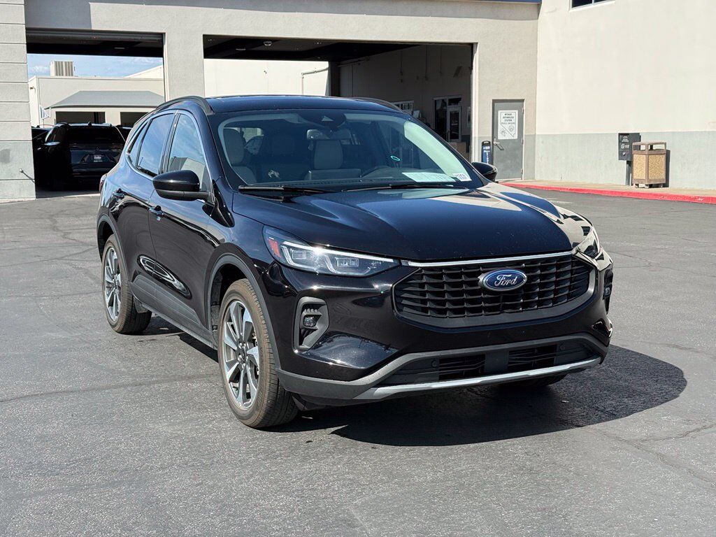 2025 FORD Escape