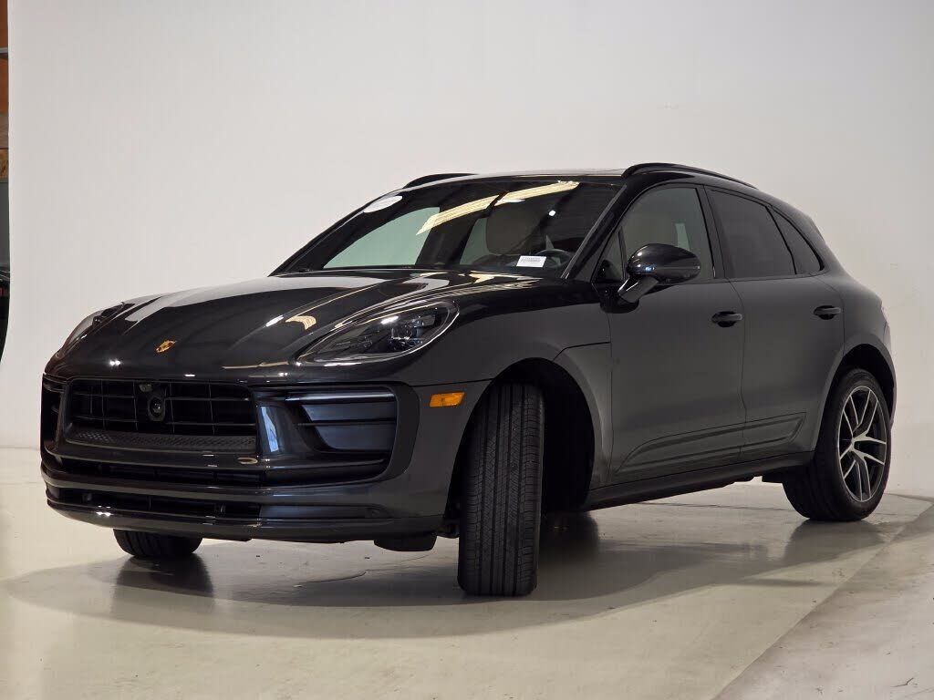 2026 PORSCHE Macan