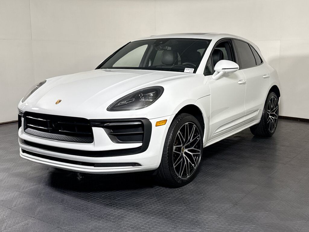 2024 PORSCHE Macan