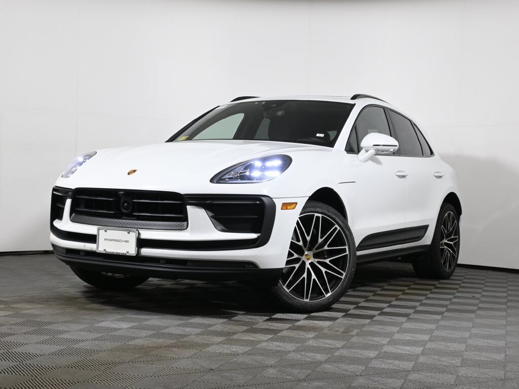 2026 PORSCHE Macan