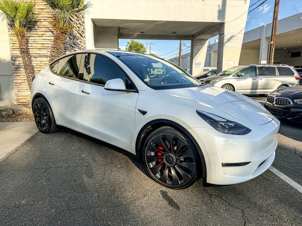 2023 TESLA Model Y