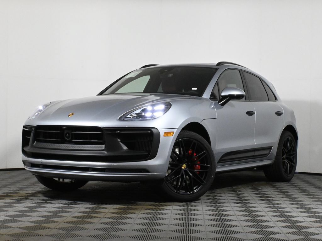2026 PORSCHE Macan