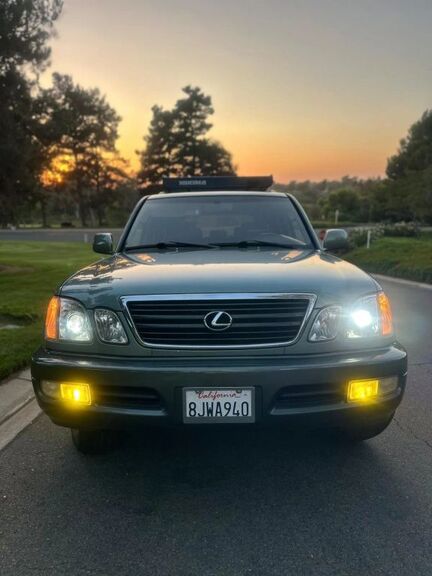 2001 LEXUS LX