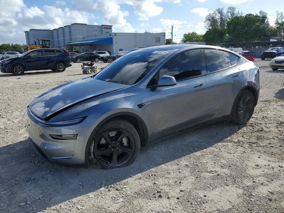 2026 TESLA Model Y
