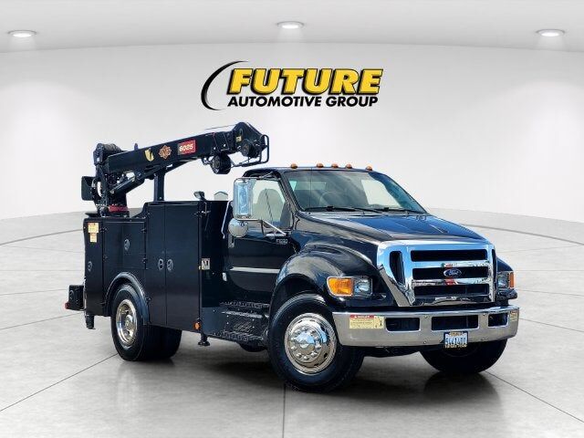 2011 FORD F-650