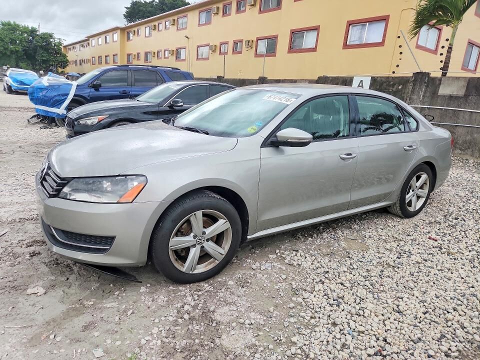 2012 VOLKSWAGEN Passat