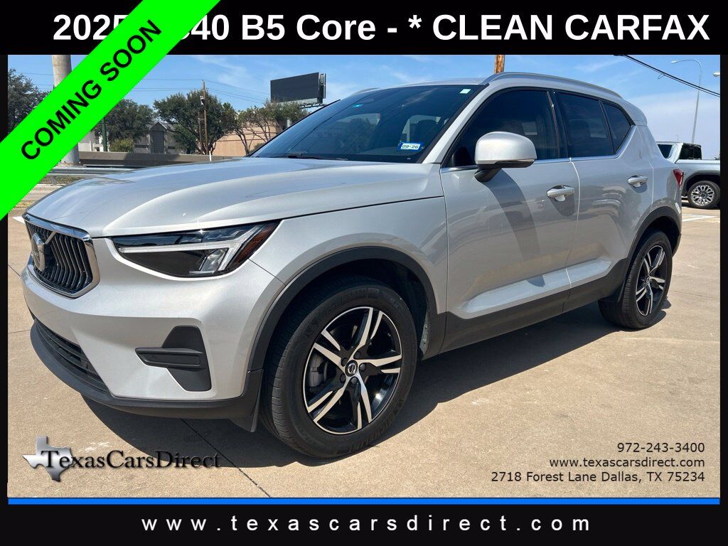 2025 VOLVO XC40