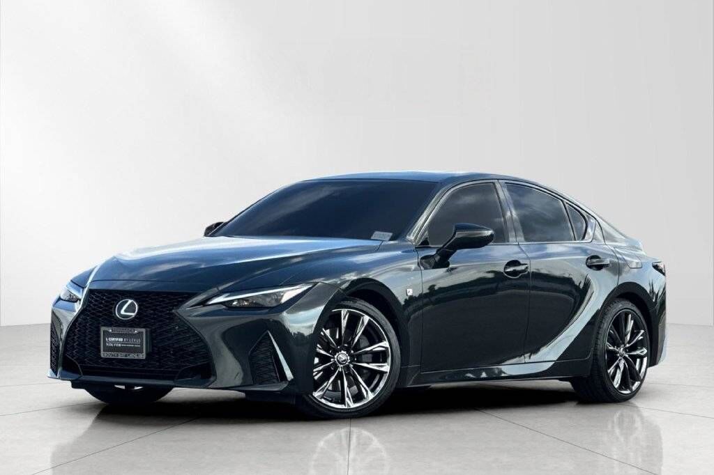 2025 LEXUS IS