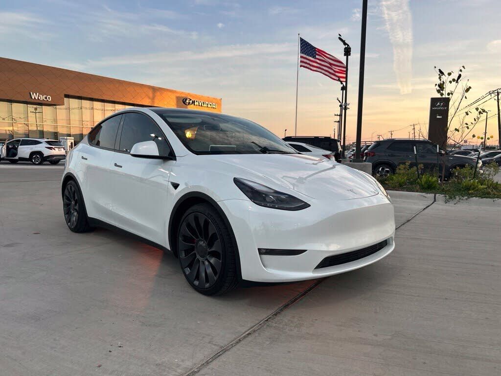 2024 TESLA Model Y