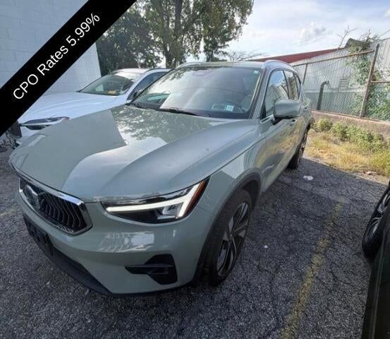 2024 VOLVO XC40