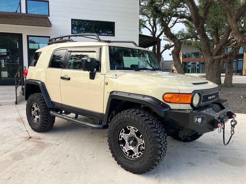 2010 TOYOTA FJ Cruiser