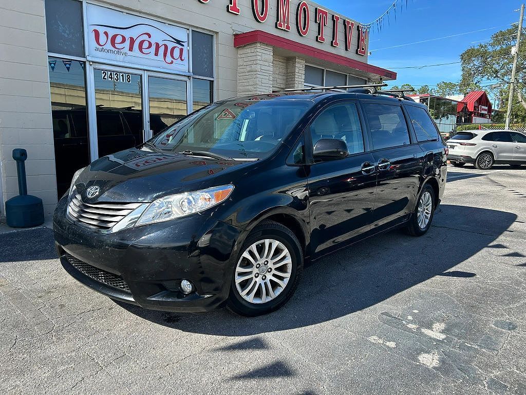 2017 TOYOTA Sienna